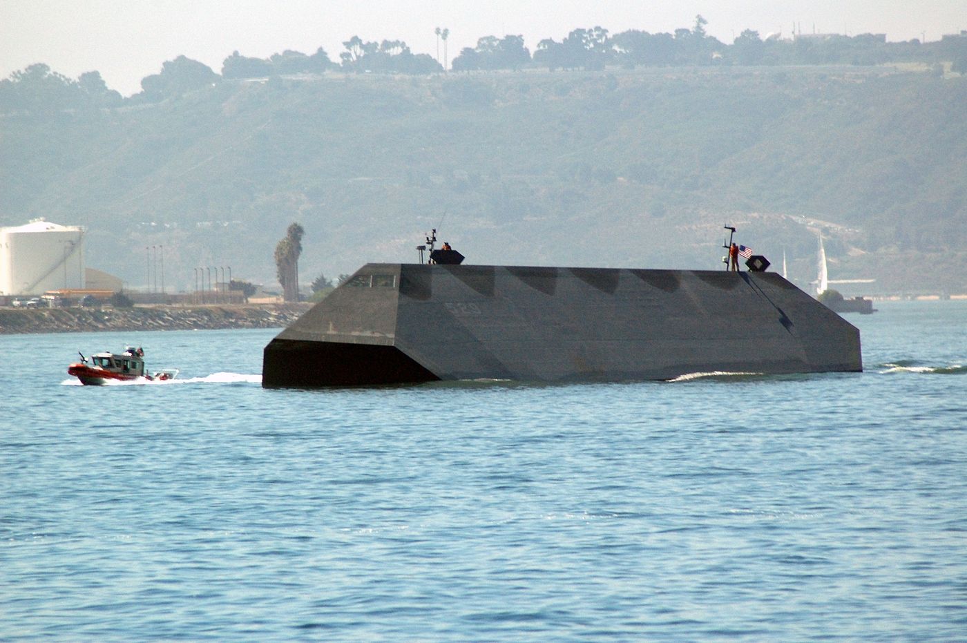 Experimentalschiff Sea Shadow der US Navy in Fahrt